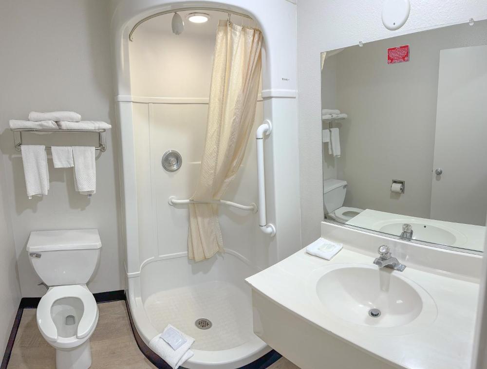 Queen Room interior
